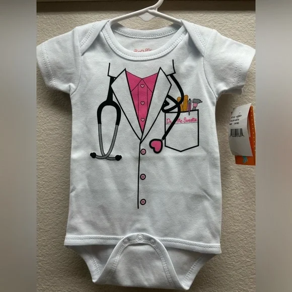 New Sara Kety Onesie - Picture 1 of 3